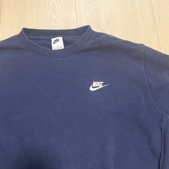7. Nike Women's Navy Blue Crewneck Sweatshirt - Picture 4 of 9